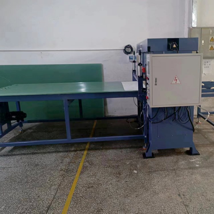 Single side feeding and cutting machine CNC operation is simple, stress is stable, and service life is long