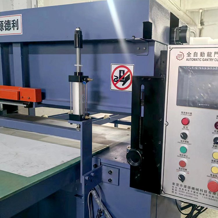 Single side feeding and cutting machine CNC operation is simple, stress is stable, and service life is long