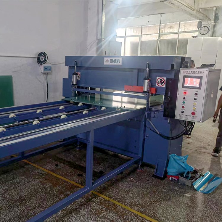 Hydraulic precision four column cutting machine for smooth and burr free cutting, simple CNC operation, long service life