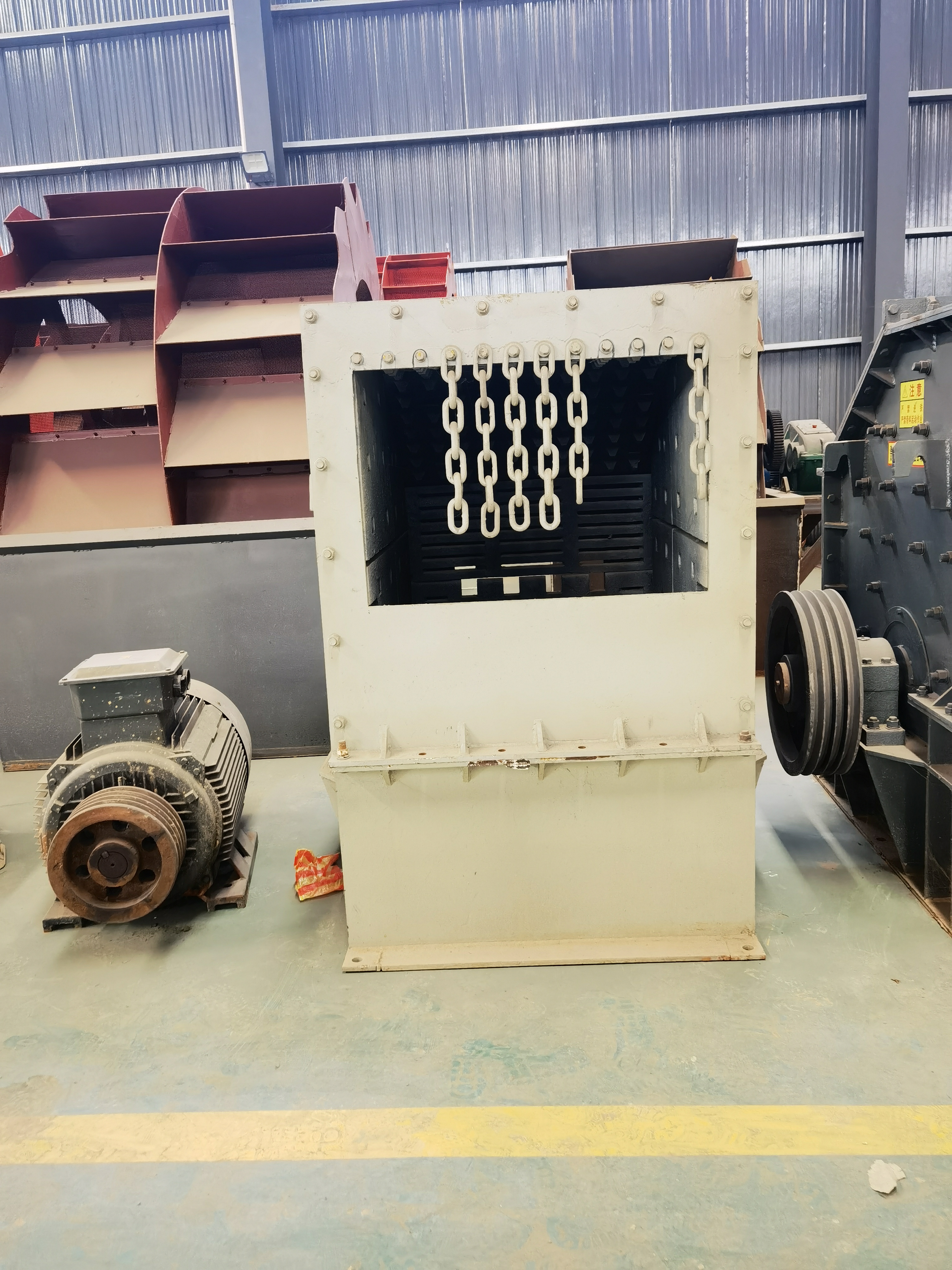 Hammer crusher 600 × 600 power, 22KW weight, 2000kg type, fine crushing type