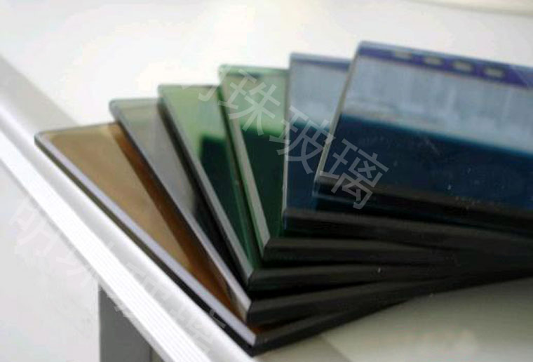 The thickness of the carved glass can be customized, with a purity of 99.50% and a melting point of 1200 oc