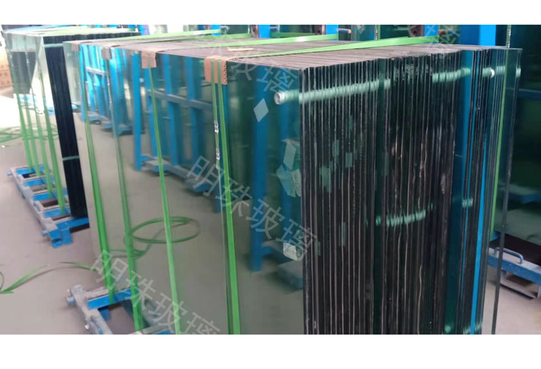 The thickness of the electrochromic glass film can be customized with multiple colors, and the transmittance can be customized