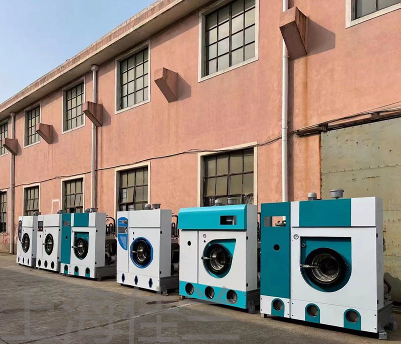 Fully automatic, fully enclosed, high-performance dry cleaning machine for dry cleaning clothes in laundry rooms